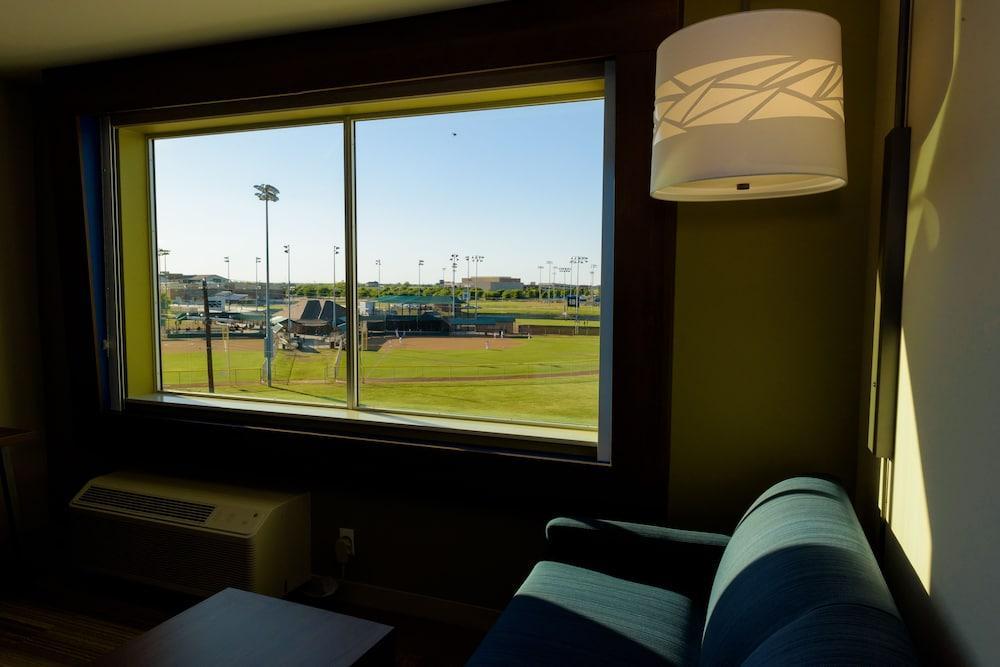 Holiday Inn Express & Suites Mckinney - Frisco East By Ihg Extérieur photo