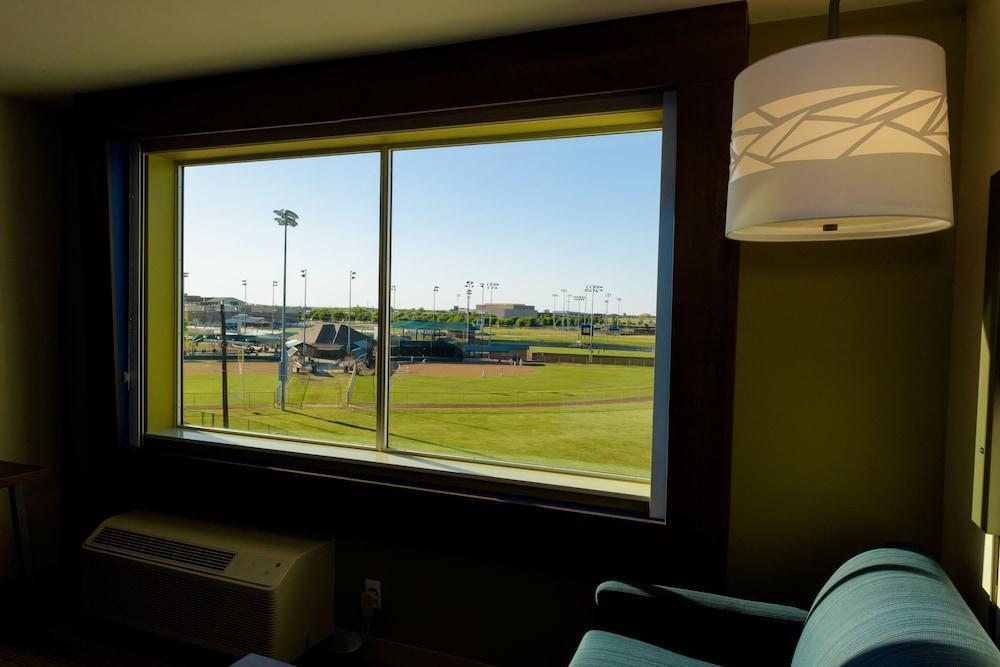 Holiday Inn Express & Suites Mckinney - Frisco East By Ihg Extérieur photo